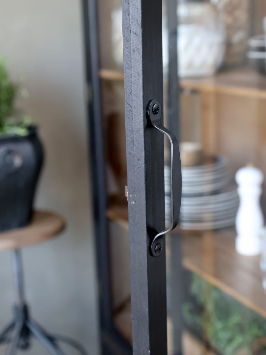 Vitrineskap Med Glassdører Og Hyller Fra Chic Antique