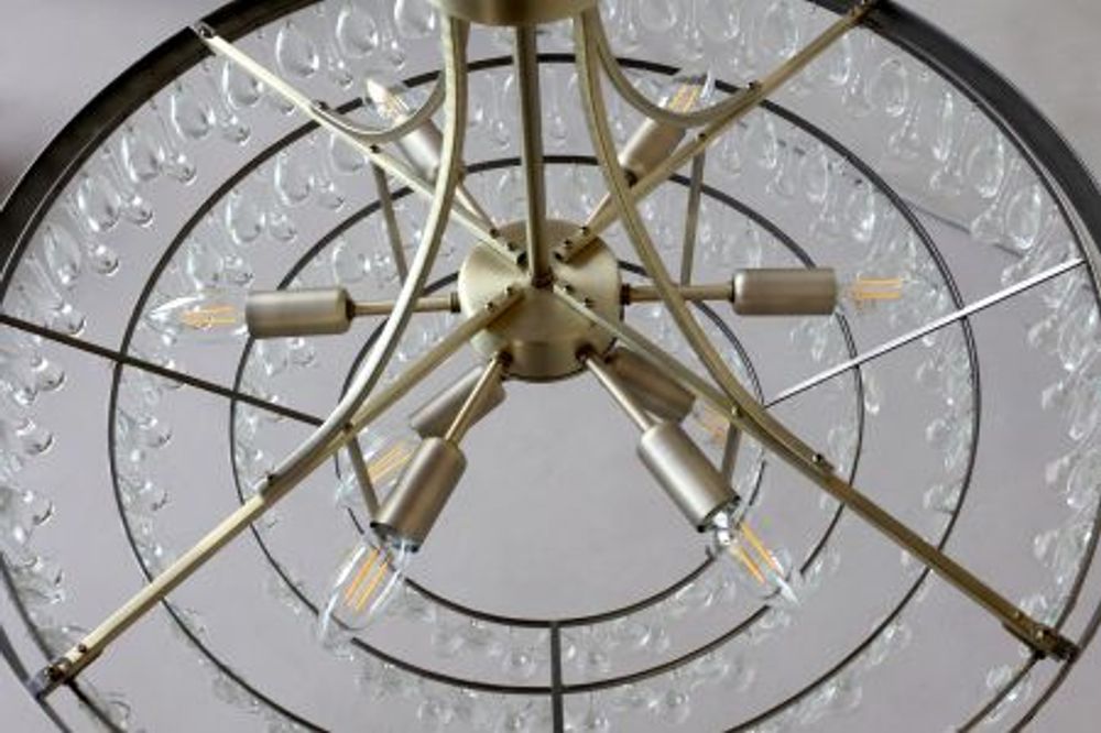 Versailles Lysekrone med dråpeformede glassprismer fra Chique Antique