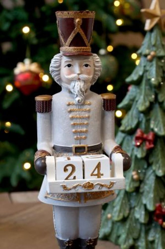 Noël Nøtteknekker med kalender fra Chique Antique
