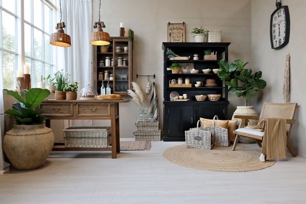 Hovedbilde Loungestol med stofsete og flettet rygg fra Chic Antique