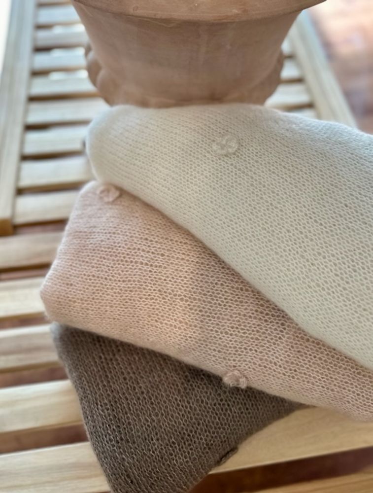 Pledd i mohair i lekker kakifarge