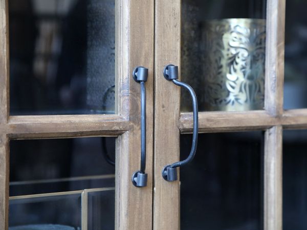 Hovedbilde Vitrineskap På Hjul Med Tredører Fra Chic Antique