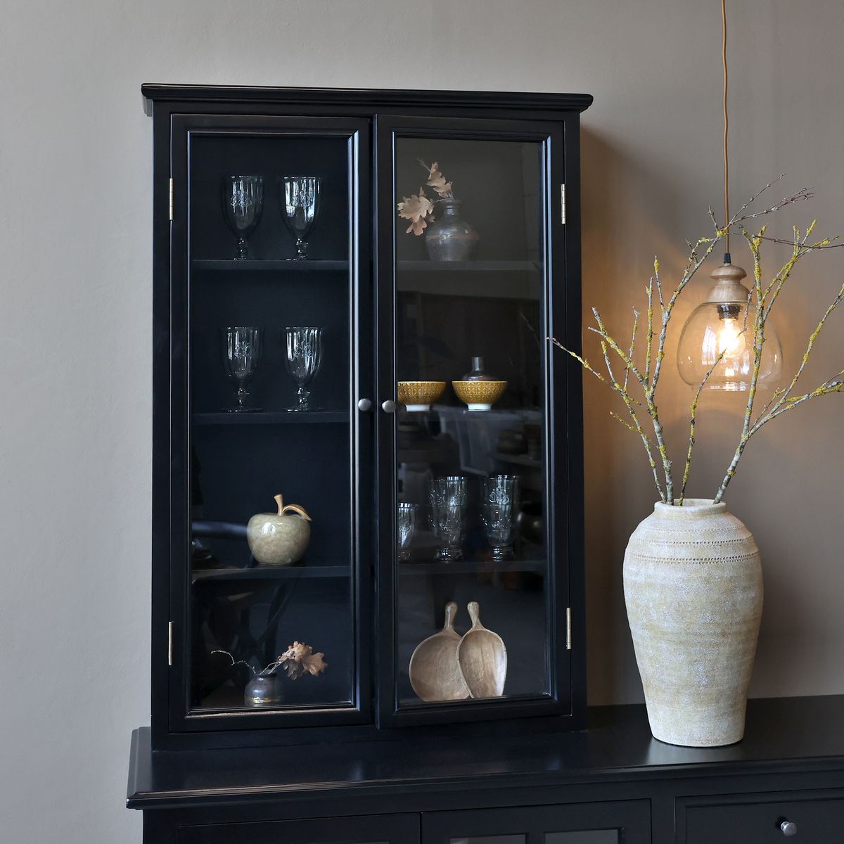 Marseille Sort Veggskap med 4 hyller fra Chic Antique