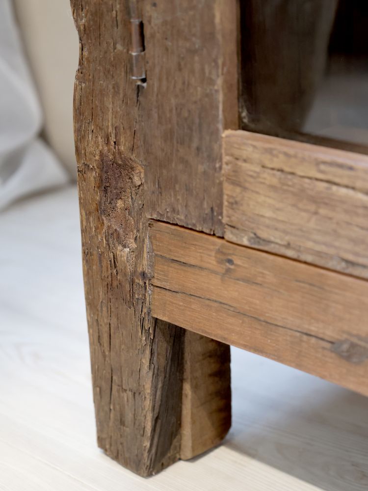 Grimaud Vitrineskap i Gjenbrukstre fra Chique Antique