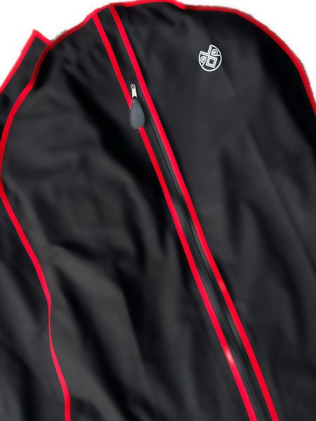 Hovedbilde Bunadspose sort/rød i pustende bomull - Tar vare på bunaden din