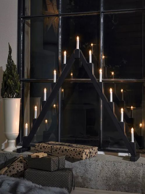 Hovedbilde Adventstake 11 lys sort med dekoring messing