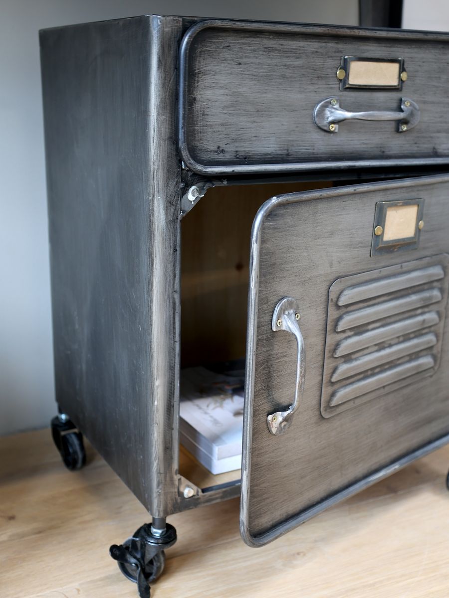 Factory skap med skuff og hjul fra Chic Antique