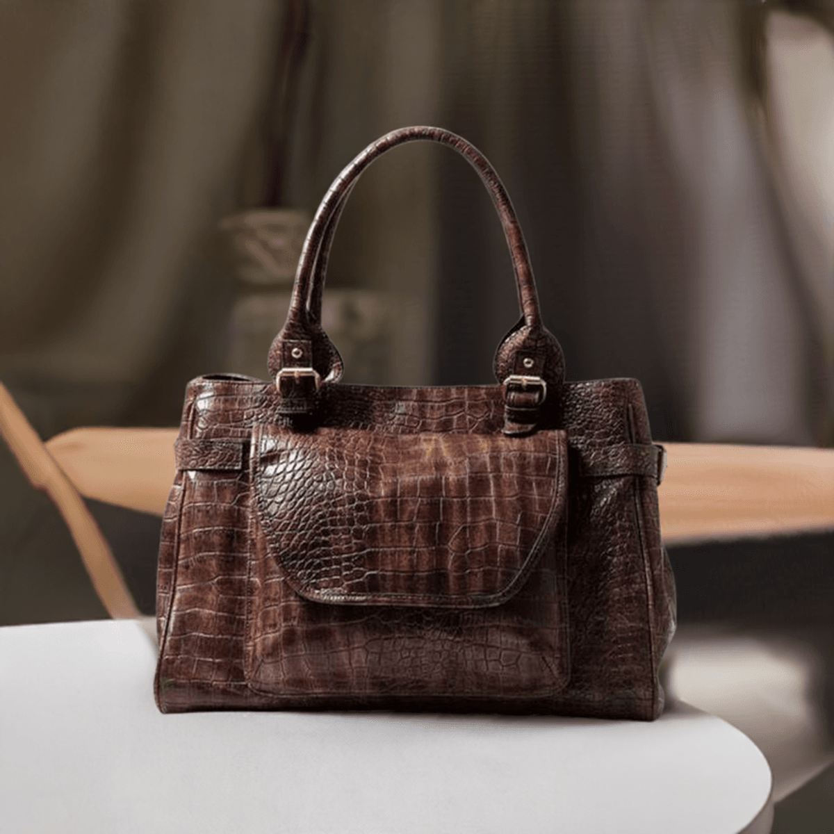 Stor veske i brunt i imitert croco skinn fra Lulu´s