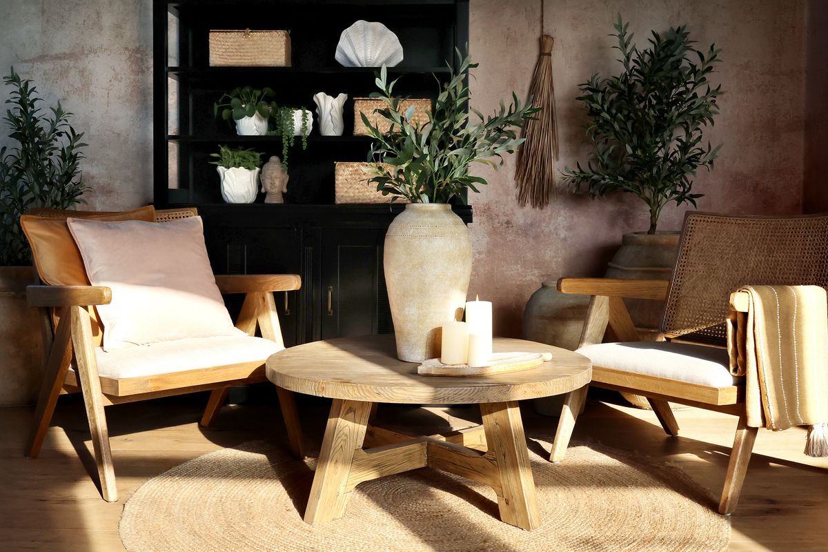 Loungestol med stofsete og flettet rygg fra Chic Antique