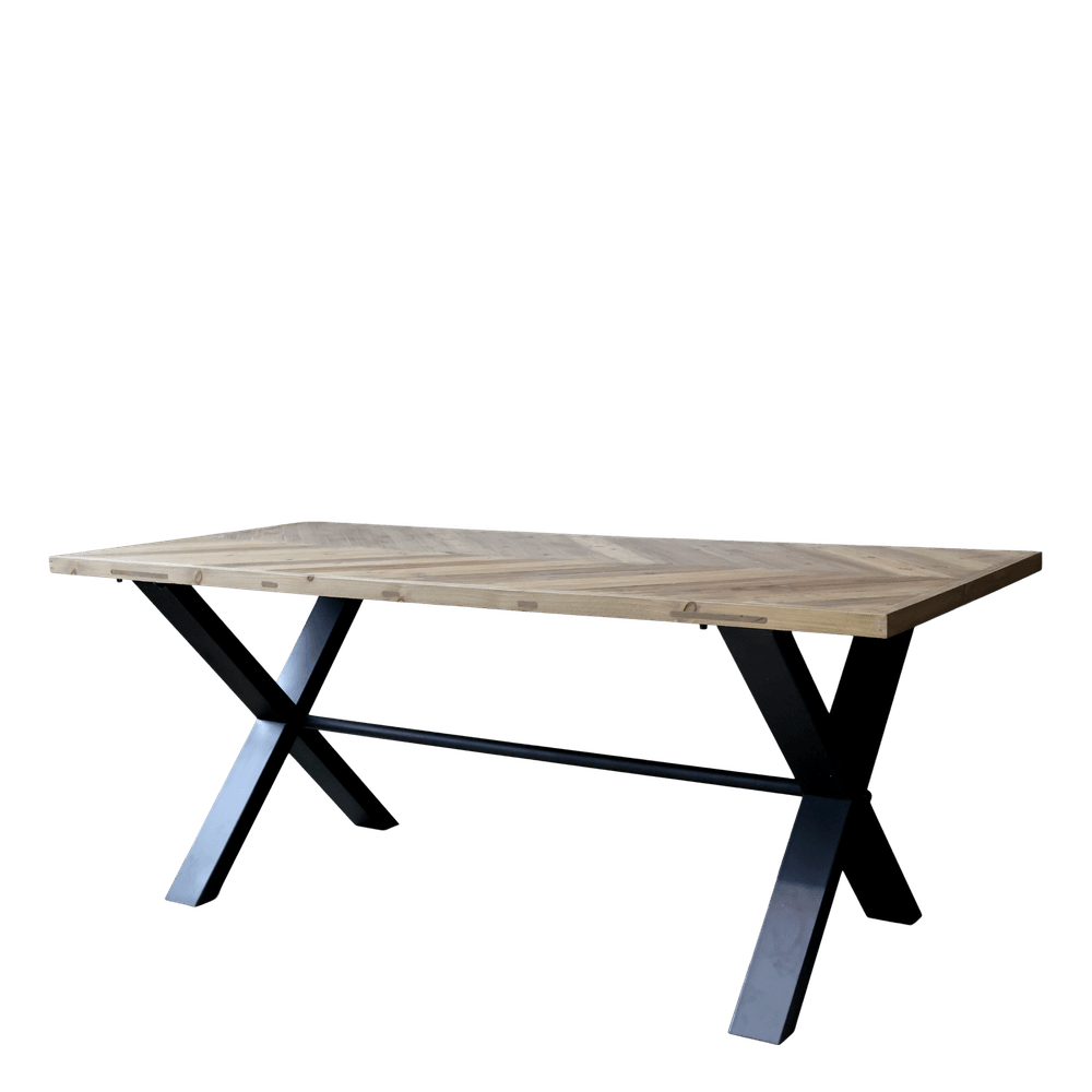 Vakkert spisebord fra Chic Antique med fiskebensmønster