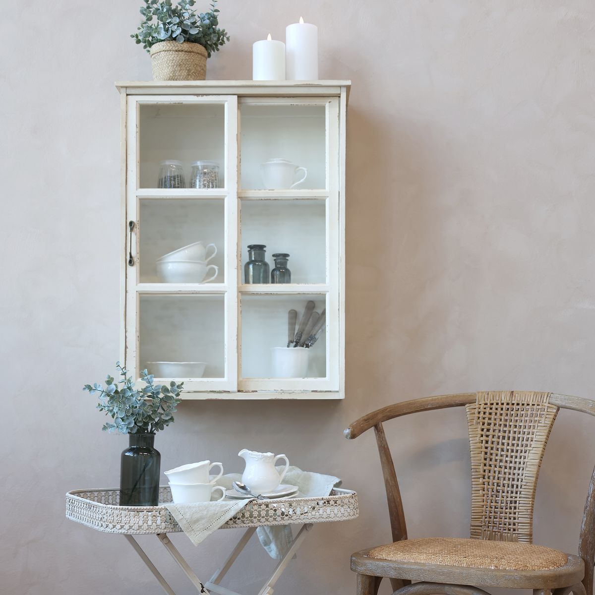 Veggskap med skyvedør fra Chic Antique