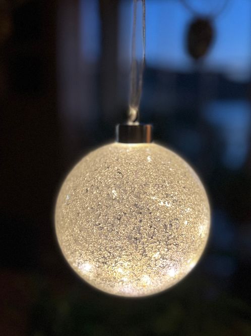 Hovedbilde Julekule i glass med ledlys og snøeffekt - 15 cm diameter